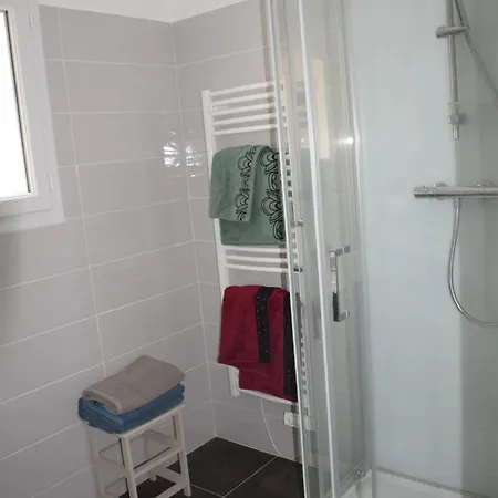 Charmante Maison A Avec Jacuzzi 펜션