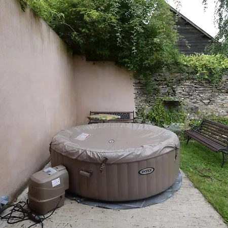 Charmante Maison A Avec Jacuzzi 펜션