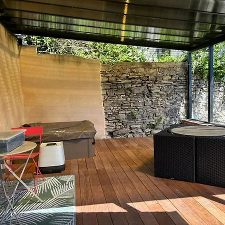 Charmante Maison A Avec Jacuzzi Hébergement de vacances